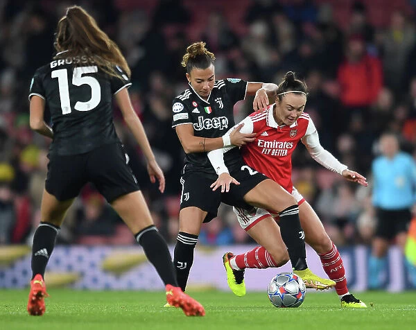 Battle in Group C: Caitlin Foord vs. Arianna Caruso - Arsenal WFC vs. Juventus FC in UEFA Women's Champions League