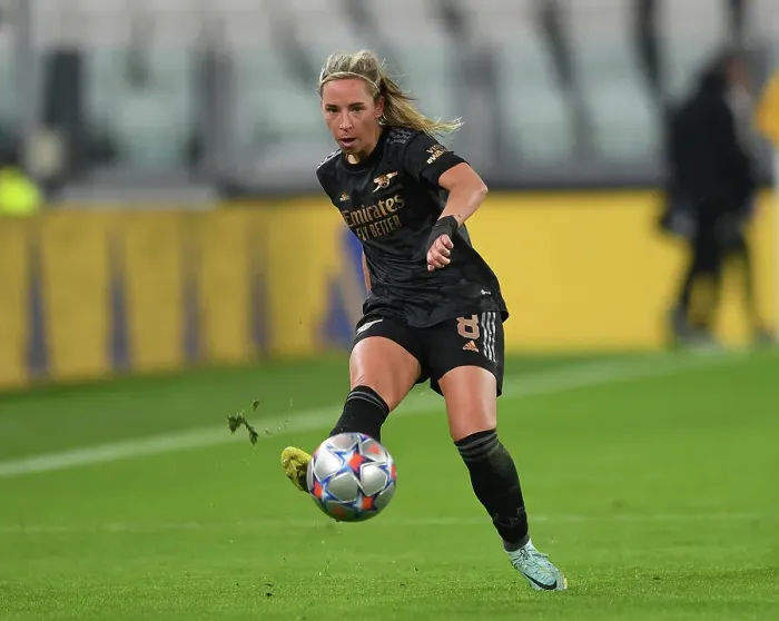 Framed Print : Battle in Group C: Jordan Nobbs Fights for Arsenal Against Juventus in UEFA Women's Champions League, Turin 2022