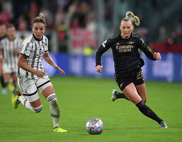Battle in Group C: Juventus vs Arsenal - UEFA Women's Champions League