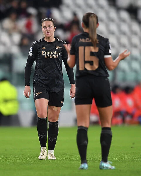 Battle in Group C: Lotte Wubben-Moy in Action - Juventus vs. Arsenal, UEFA Women's Champions League (November 2022), Turin, Italy