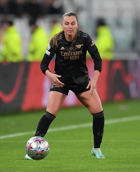 Battle in Group C: Noelle Maritz of Arsenal vs. Juventus - UEFA Women's Champions League (November 2022), Turin, Italy