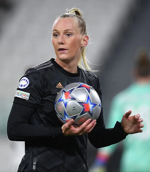 Battle in Group C: Stina Blackstenius Fights for Arsenal Against Juventus in UEFA Women's Champions League, Turin 2022