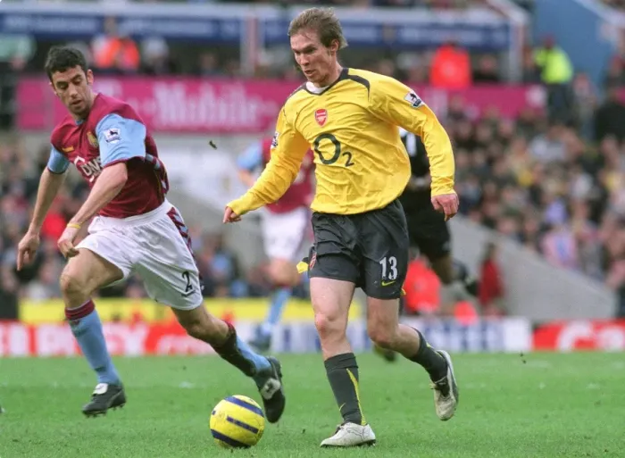 Framed Print : Battle of Midfield Masters: Hleb vs. Delaney at Villa Park, Arsenal vs. Aston Villa, FA Premiership, 2005-06 Framed Print : Battle of Midfield Masters: Hleb vs. Delaney at Villa Park, Arsenal vs. Aston Villa, FA Premiership, 2005-06