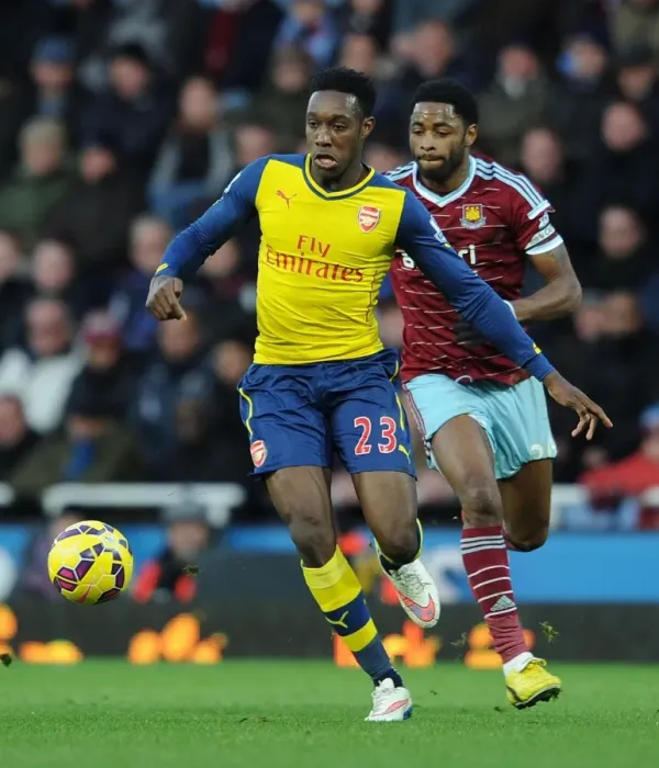 Framed Print : Battle of the Midfield: Welbeck vs. Song - Arsenal vs. West Ham (December 2014) Framed Print : Battle of the Midfield: Welbeck vs. Song - Arsenal vs. West Ham (December 2014)