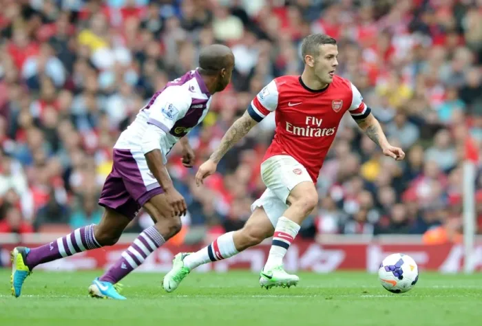 Framed Print : Battle in Midfield: Wilshere vs Delph, Arsenal vs Aston Villa, Premier League 2013-14 Framed Print : Battle in Midfield: Wilshere vs Delph, Arsenal vs Aston Villa, Premier League 2013-14