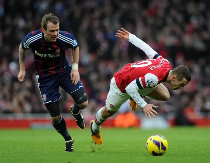 Framed Print : Battle in the Midfield: Wilshere vs. Whelan, Arsenal vs. Stoke City, Premier League 2012-13 Framed Print : Battle in the Midfield: Wilshere vs. Whelan, Arsenal vs. Stoke City, Premier League 2012-13