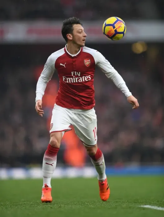 Framed Print : The Battle of North London: Mesut Ozil's Showdown (2017-18)