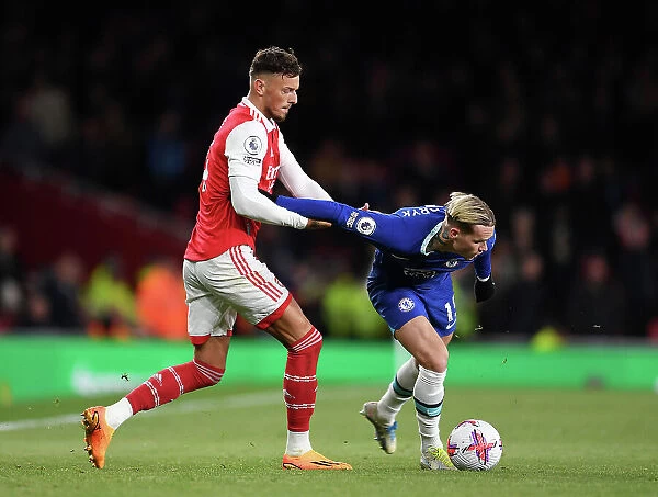 Battle for Possession: Arsenal vs. Chelsea (2022-23) - Mykhaylo Mudryk and Ben White Clash in Premier League Showdown