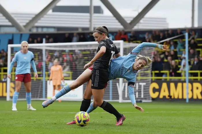 Framed Print : Battle for Possession: Arsenal vs. Manchester City - FA Women's Super League