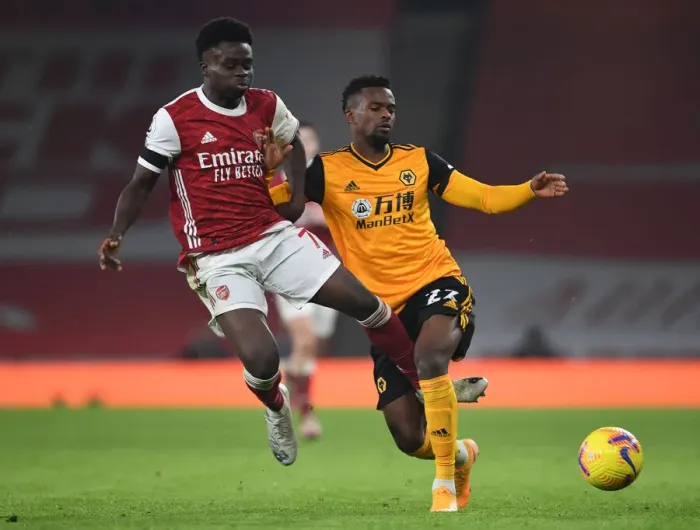 Framed Print : Empty Battle: Saka vs. Semedo at the Ghostly Emirates - Arsenal vs. Wolverhampton Wanderers (Premier League 2020-21)