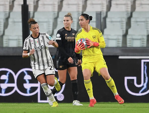 Battle in Turin: Juventus vs. Arsenal - Group C Showdown, UEFA Women's Champions League