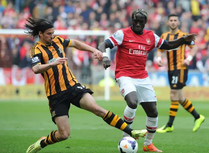 Framed Print : Battleground Bacary: Sagna Clashes with Boyd in Hull vs Arsenal Premier League Showdown Framed Print : Battleground Bacary: Sagna Clashes with Boyd in Hull vs Arsenal Premier League Showdown