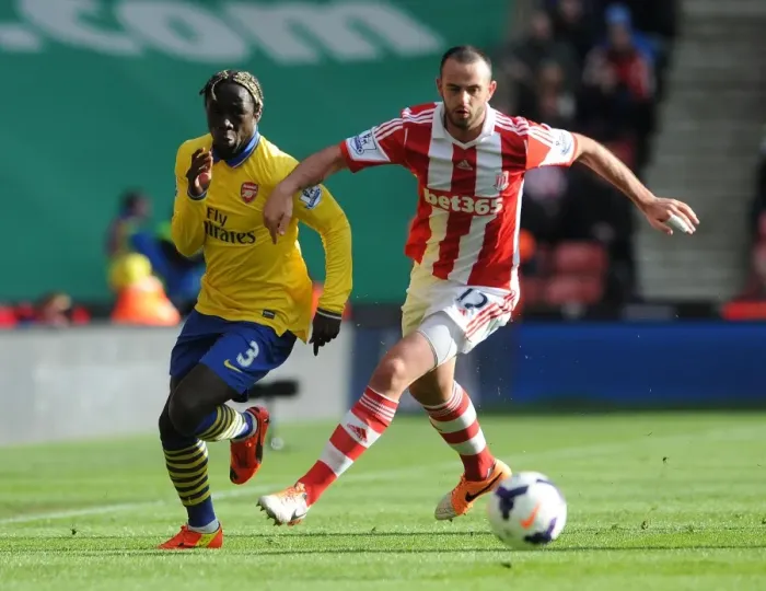 Framed Print : Battleground Britannia: Sagna vs Wilson - Stoke City vs Arsenal, Premier League 2013-14