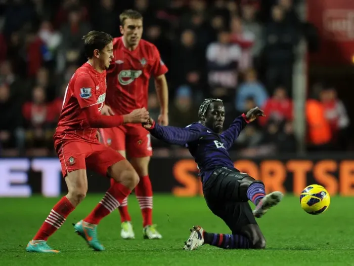 Framed Print : Battling Midfield: Sagna vs. Ramirez in Southampton v Arsenal (2012-13)