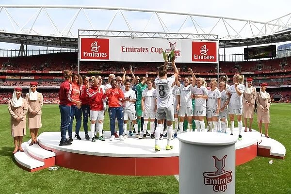 Bayern Munich Lift Emirates Cup: Arsenal Women vs FC Bayern Munich (2019-20)