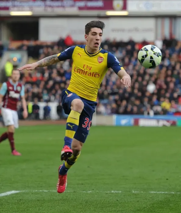 Framed Print : Bellerin in Action: Arsenal's Thrilling Victory over Burnley, Premier League 2014-2015