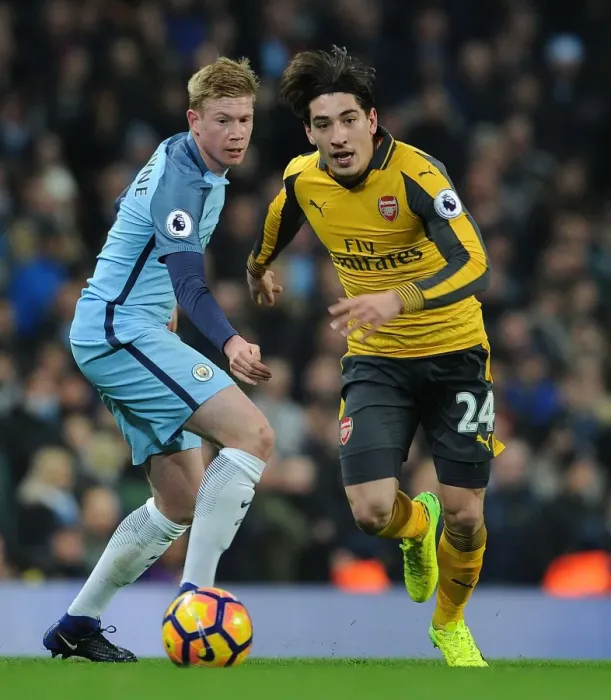 Framed Print : Bellerin Battles Past De Bruyne: Manchester City vs. Arsenal, Premier League 2016-17 Framed Print : Bellerin Battles Past De Bruyne: Manchester City vs. Arsenal, Premier League 2016-17