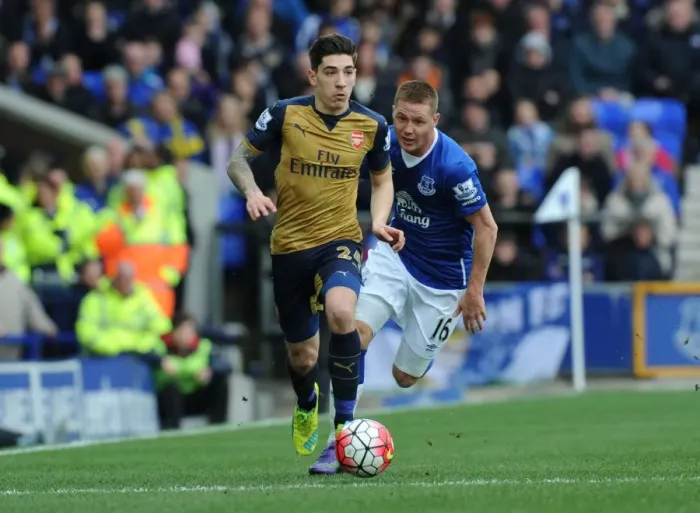 Framed Print : Bellerin Blasts Past McCarthy: Everton vs Arsenal, Premier League 2015-16 Framed Print : Bellerin Blasts Past McCarthy: Everton vs Arsenal, Premier League 2015-16