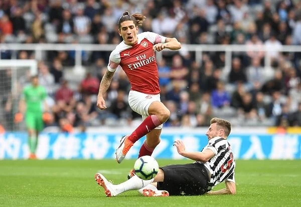 Bellerin Leaps Past Dummett: Intense Moment from Newcastle vs. Arsenal Premier League Clash