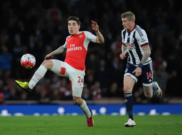 Framed Print : Bellerin Outshines McClean: Arsenal's Agile Defender Outmaneuvers West Brom Opponent in Thrilling 2015-16 Premier League Clash