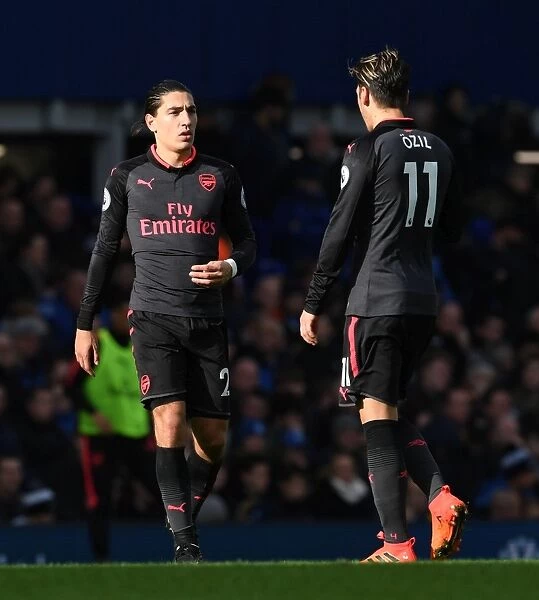 Bellerin and Ozil: Focused on the Ball at Everton vs Arsenal (2017-18)
