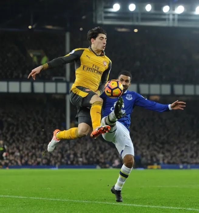Framed Print : Bellerin vs Lennon: Intense Battle at Goodison Park - Everton vs Arsenal, Premier League 2016-17 Framed Print : Bellerin vs Lennon: Intense Battle at Goodison Park - Everton vs Arsenal, Premier League 2016-17