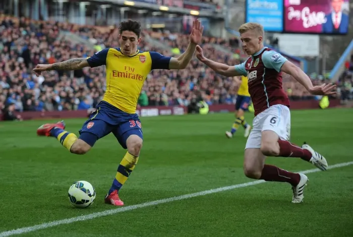 Framed Print : Bellerin vs Mee: Intense Battle at Turf Moor - Burnley vs Arsenal, Premier League (2014 / 15)