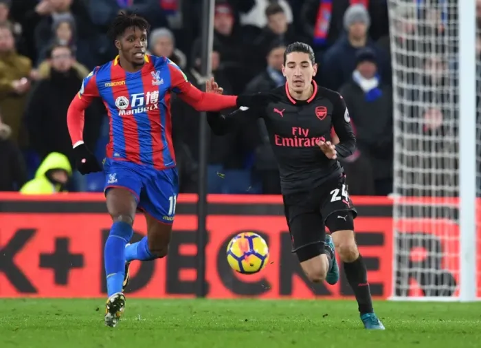 Framed Print : Bellerin vs Zaha: Battle at Selhurst Park - Crystal Palace vs Arsenal, Premier League 2017-18 Framed Print : Bellerin vs Zaha: Battle at Selhurst Park - Crystal Palace vs Arsenal, Premier League 2017-18