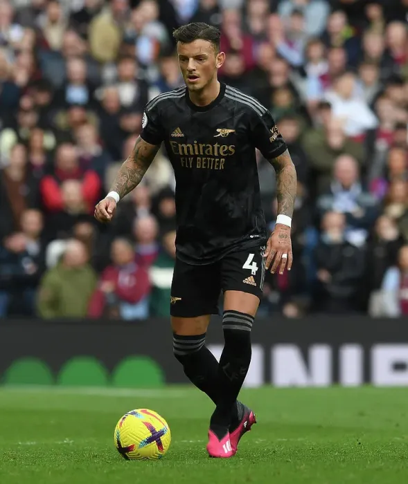 Framed Print : Ben White in Action: Arsenal vs. Aston Villa, Premier League 2022-23 Framed Print : Ben White in Action: Arsenal vs. Aston Villa, Premier League 2022-23