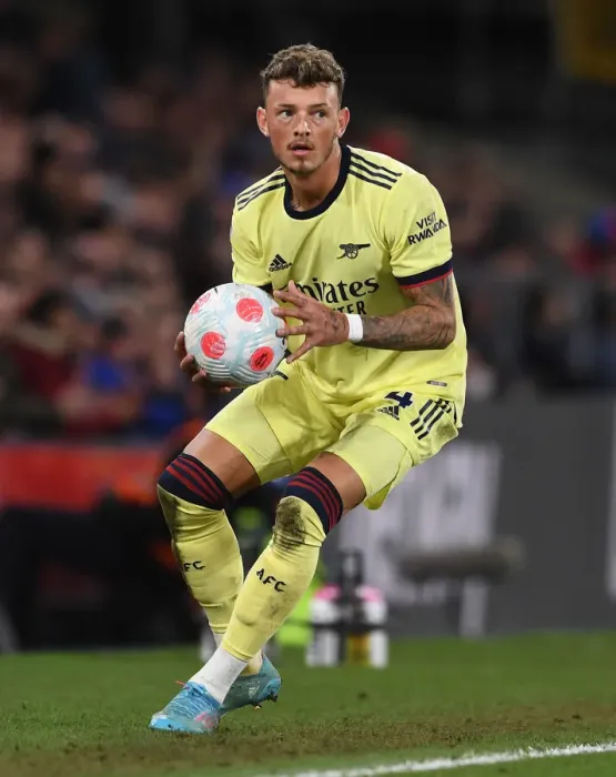 Framed Print : Ben White in Action: Crystal Palace vs Arsenal, Premier League 2021-22 Framed Print : Ben White in Action: Crystal Palace vs Arsenal, Premier League 2021-22