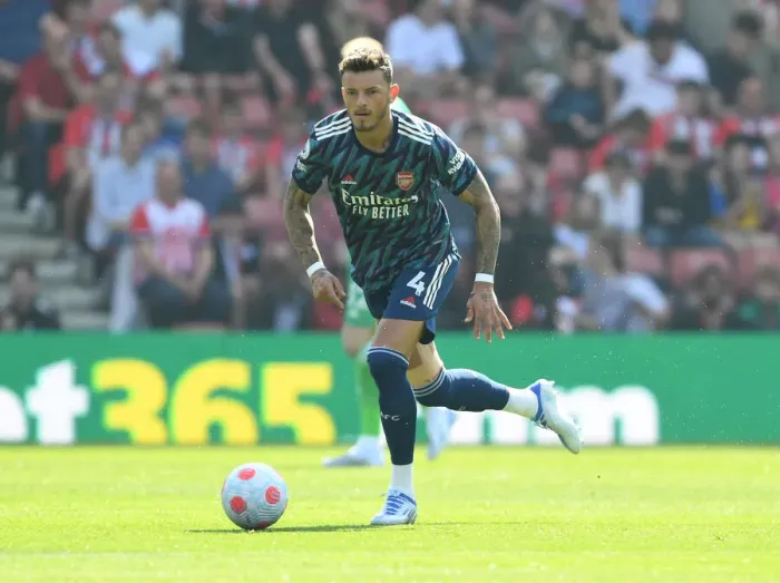 Framed Print : Ben White in Action: Southampton vs Arsenal (2021-22 Premier League)