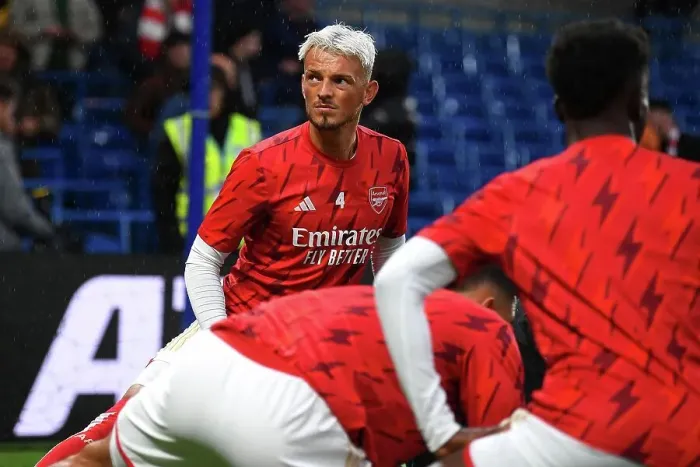 Framed Print : Ben White's Intense Pre-Match Focus: Arsenal vs. Chelsea at Stamford Bridge (2023-24) Framed Print : Ben White's Intense Pre-Match Focus: Arsenal vs. Chelsea at Stamford Bridge (2023-24)