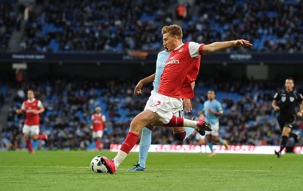 Bendtner Scores Stunner: Arsenal Crush Manchester City 3-0