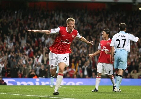 Bendtner's Brilliant Goal: Arsenal Takes 2-0 Lead Over Newcastle in Carling Cup