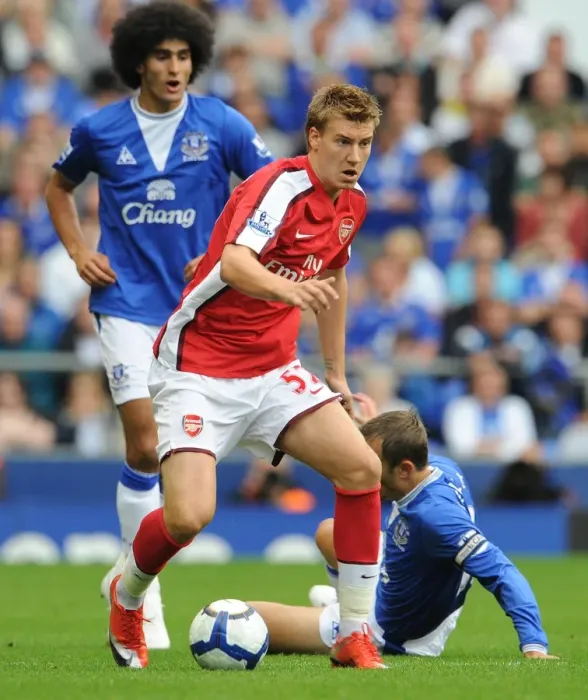 Framed Print : Bendtner's Brilliant Performance: Arsenal's Dominant 1-6 Win over Everton (August 15, 2009)