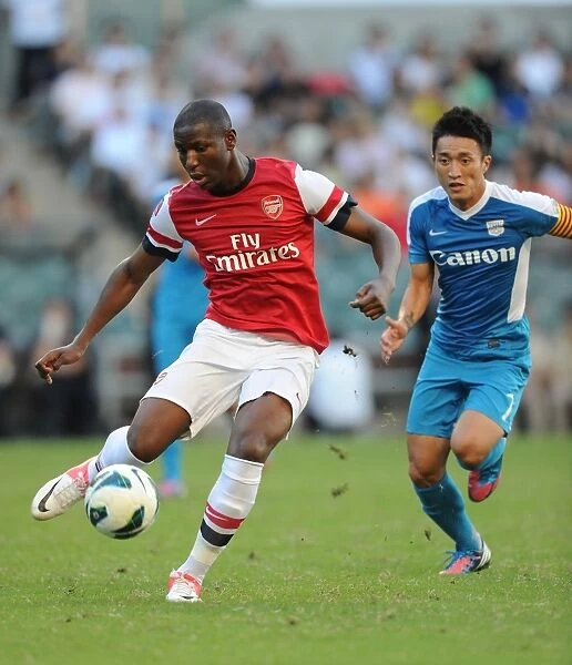 Benik Afobe's Agile Moves: Outmaneuvering Chu Sui Kei for Arsenal in 2012