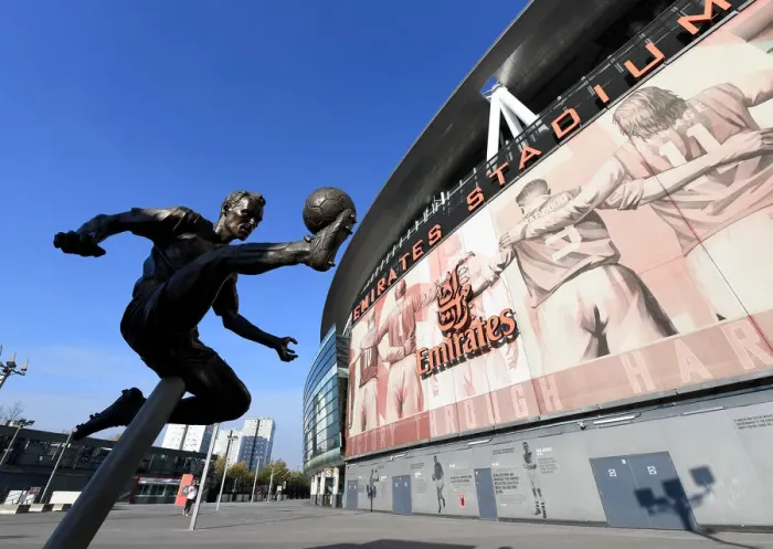Framed Print : Bergkamp's Legacy: Arsenal's Europa League Showdown at Home Against Molde