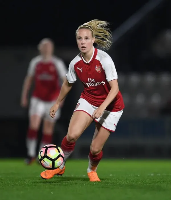 Framed Print : Beth Mead in Action: Arsenal Women's Star Dazzles in WSL Clash against Reading Ladies
