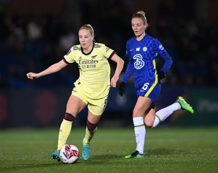 Framed Print : Beth Mead in Action: Chelsea Women vs. Arsenal Women, FA WSL Match, February 2022