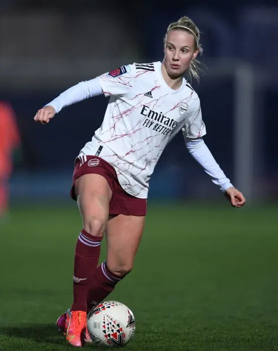 Framed Print : Beth Mead in Action: Chelsea Women vs Arsenal Women, FA WSL Match