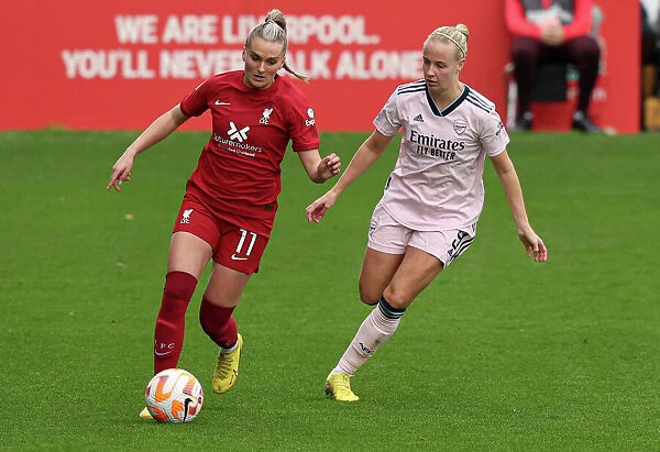 Beth Mead Closes In: Liverpool vs. Arsenal in FA Womens Super League Action