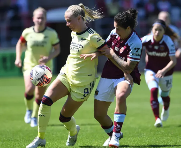 Framed Print : Beth Mead Faces Off Against Zaneta Wyne: West Ham United Women vs. Arsenal Women, FA WSL Showdown