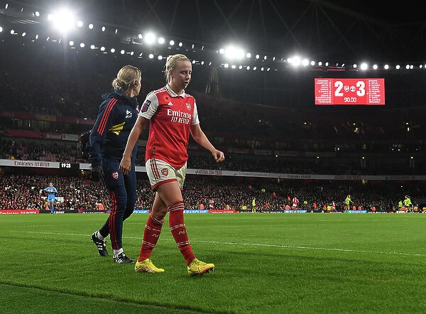 Beth Mead Leaves Pitch: Arsenal Women vs Manchester United FA WSL Match
