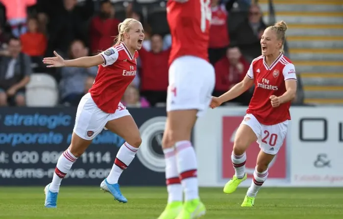 Framed Print : Beth Mead Scores First Goal for Arsenal Women: Celebrating the Moment at Meadow Park