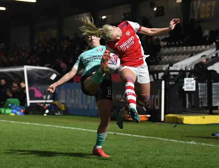 Framed Print : Beth Mead vs Maya Le Tissier: A Tight Clash in Arsenal Women's FA WSL Match