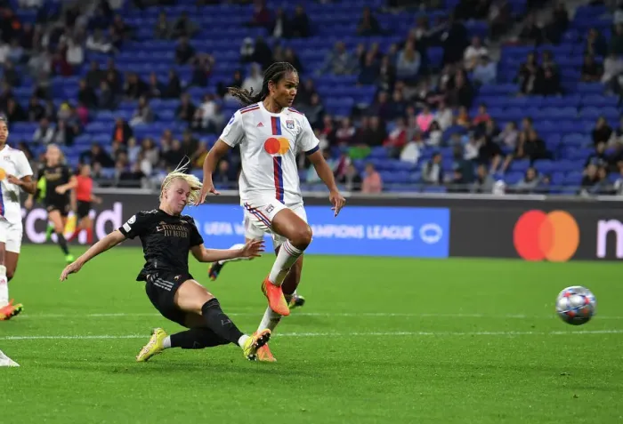 Framed Print : Beth Mead's Historic Fifth Goal: Arsenal Women's Champions League Victory over Olympique Lyonnais