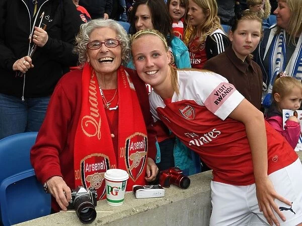 Beth Mead's Victory Embrace: Arsenal Women Triumph Over Brighton & Hove Albion
