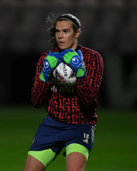 Framed Print : BOREHAMWOOD, ENGLAND - NOVEMBER 18: Lydia Williams of Arsenal warms up before during the FA Womens Continental League Framed Print : BOREHAMWOOD, ENGLAND - NOVEMBER 18: Lydia Williams of Arsenal warms up before during the FA Womens Continental League