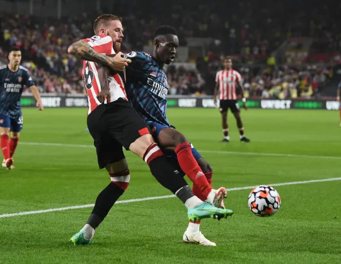 Framed Print : Brentford vs Arsenal: Flo Balogun Clashes with Pontus Jansson in Premier League Showdown Framed Print : Brentford vs Arsenal: Flo Balogun Clashes with Pontus Jansson in Premier League Showdown