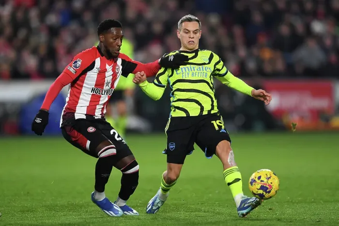 Framed Print : Brentford vs. Arsenal: Intense Battle for Possession in the Premier League (2023-24)